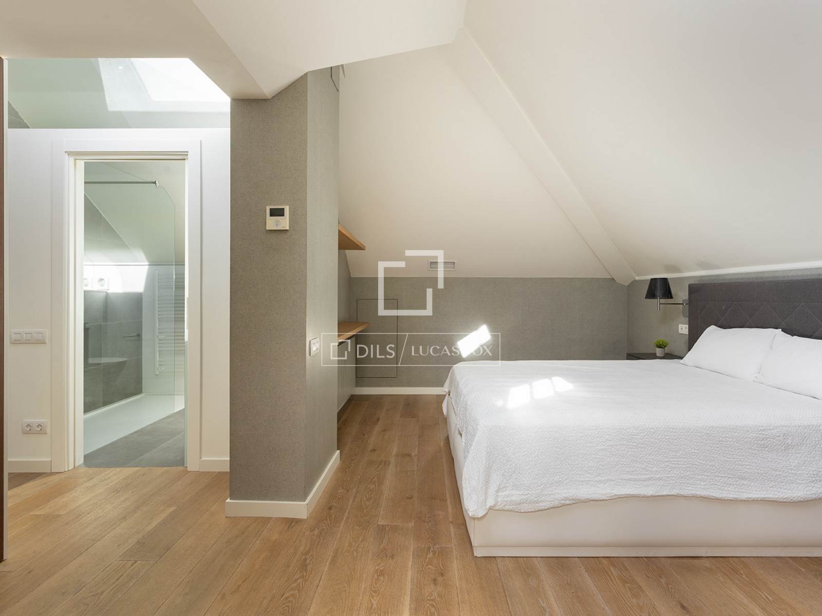 4 Bedrooms Apartment in Raset