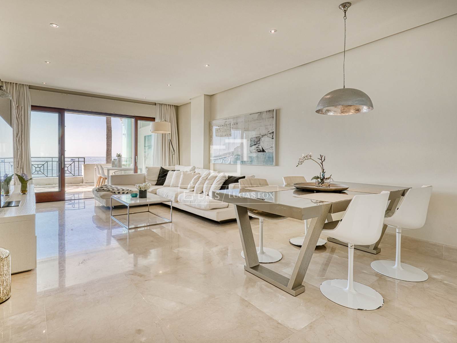 2 Bedrooms Apartment in Av. del Carmen