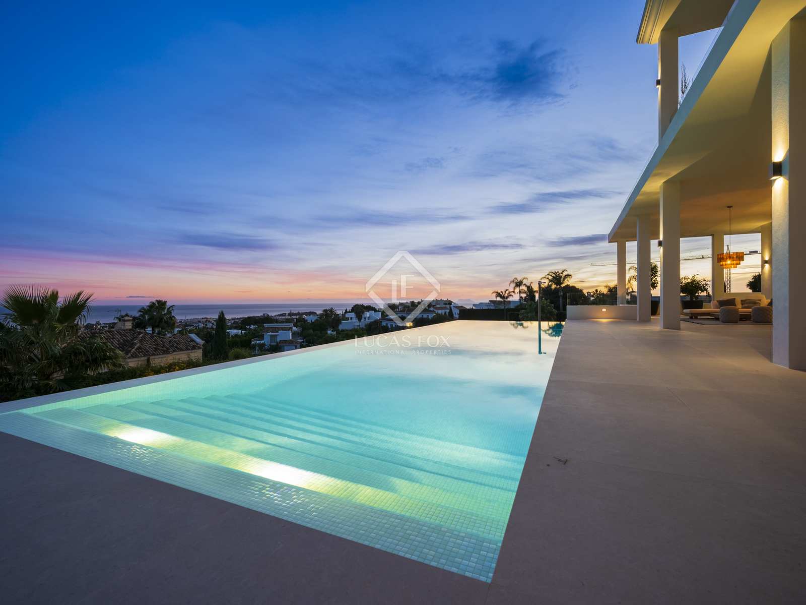 Casa / villa de 1,466m² en venta en Estepona, Costa del Sol