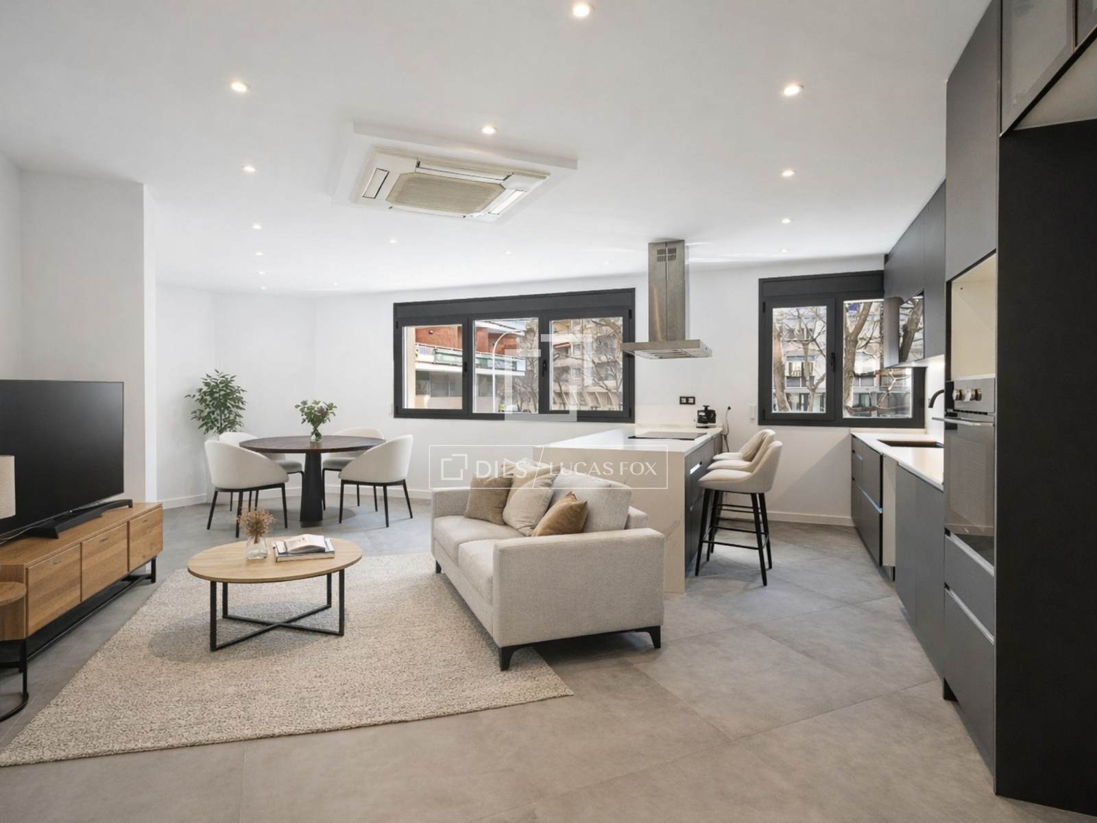 Piso esquinero totalmente reformado cerca de la Sagrada Familia.