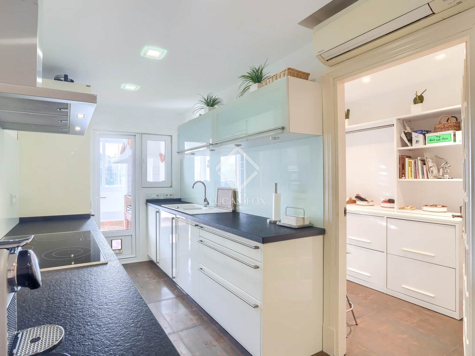 3 Bedrooms Apartment in carrer des barranc