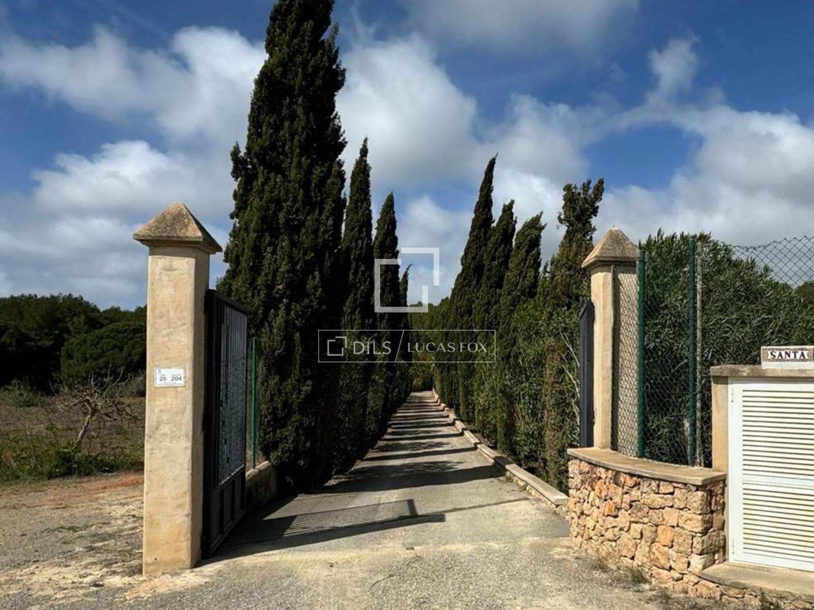 Country house for sale