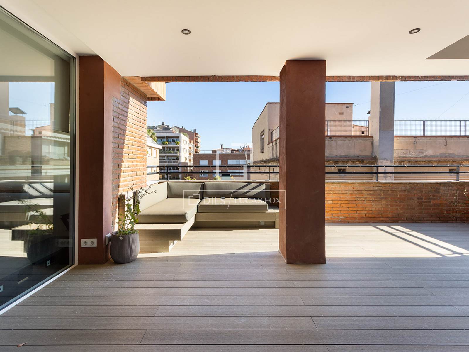 4 Bedrooms Apartment in Raset