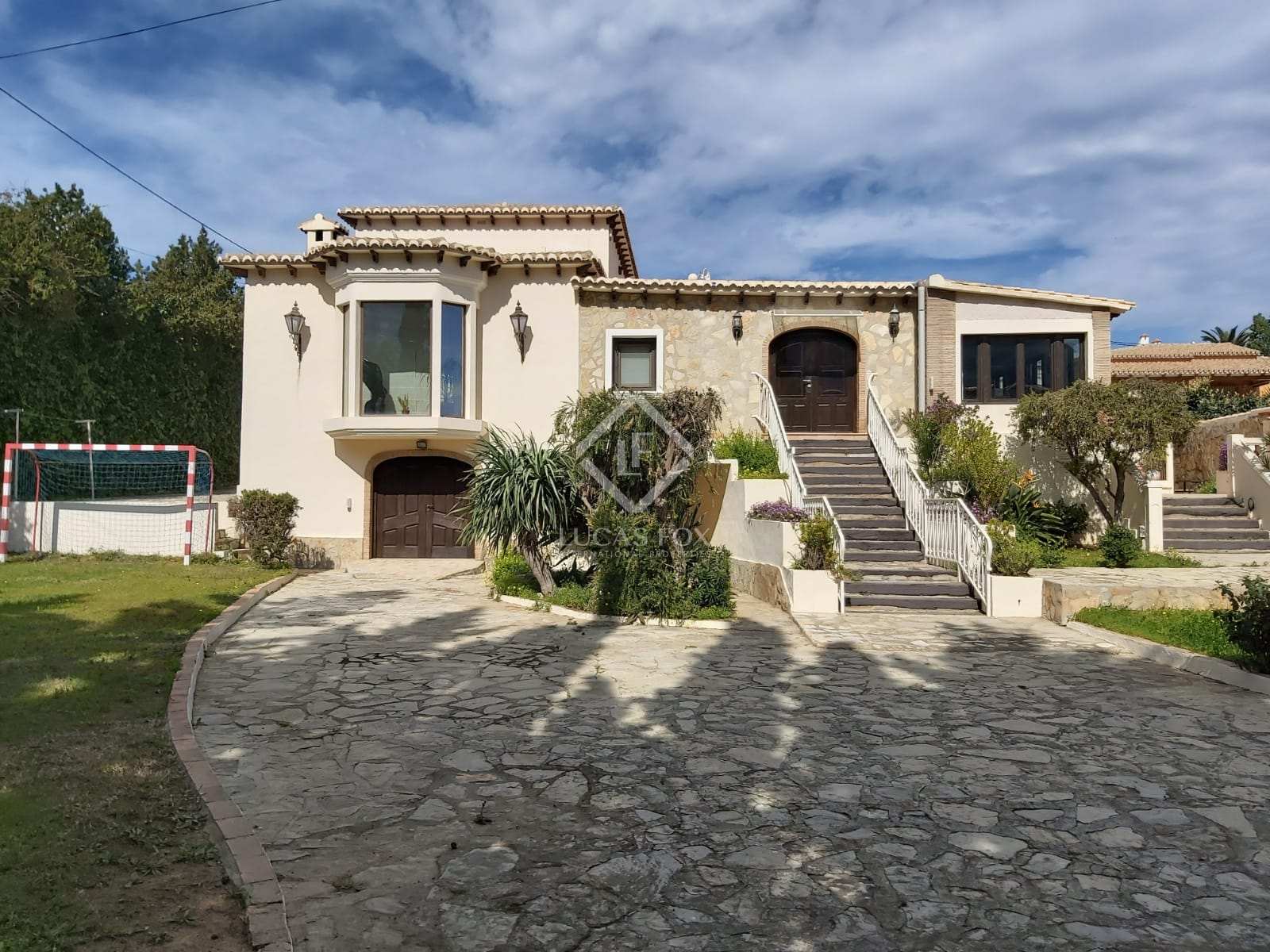 House / Villa for sale