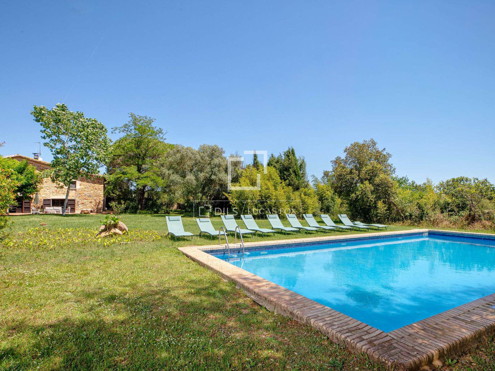 Country house for sale
