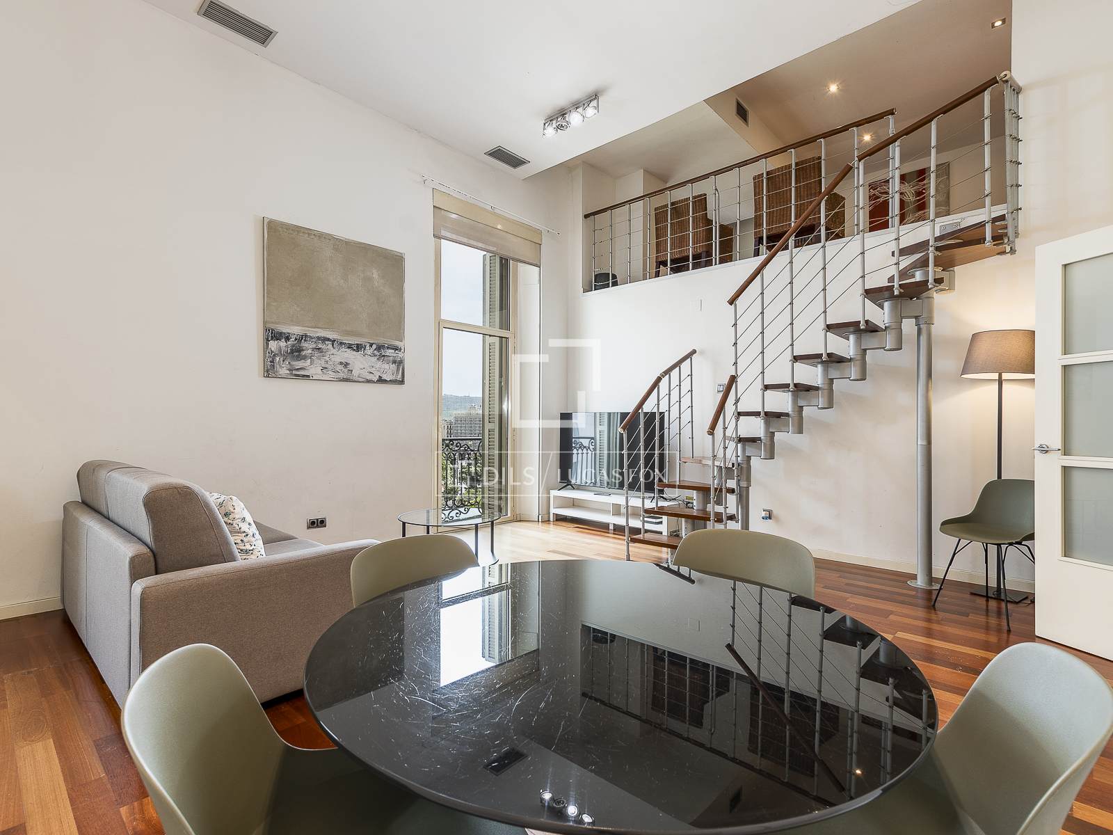 Magnificent four bedroom and two bathroom duplex for sale in Eixample Right, Barcelona