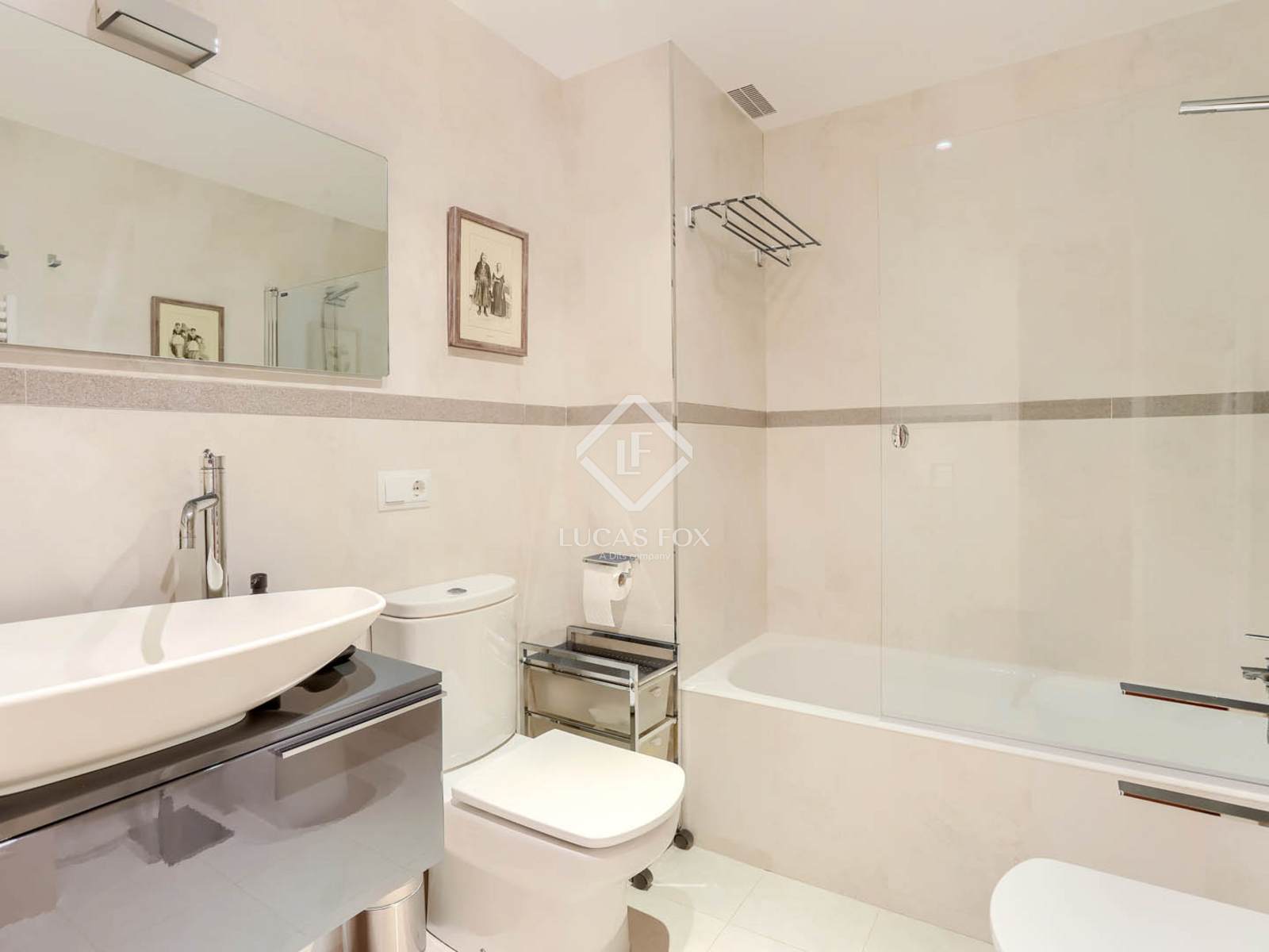 3 Bedrooms Apartment in carrer des barranc