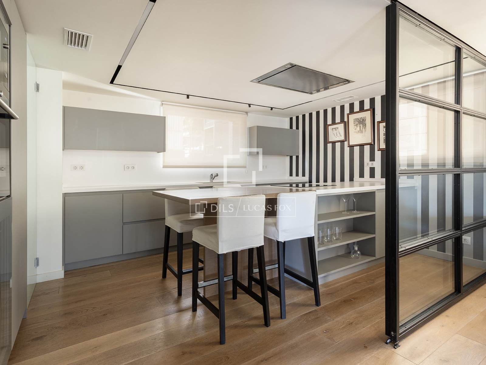 4 Bedrooms Apartment in Raset