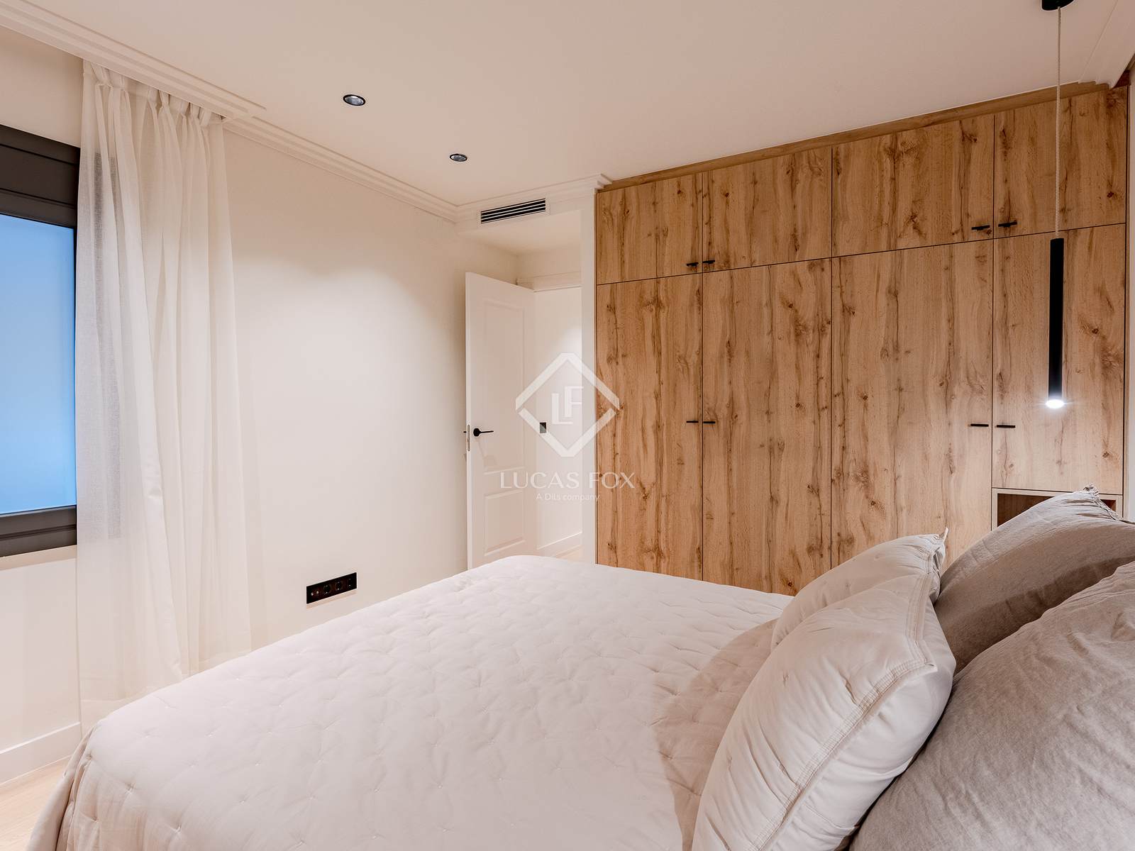 4 Bedrooms Apartment in Aribau