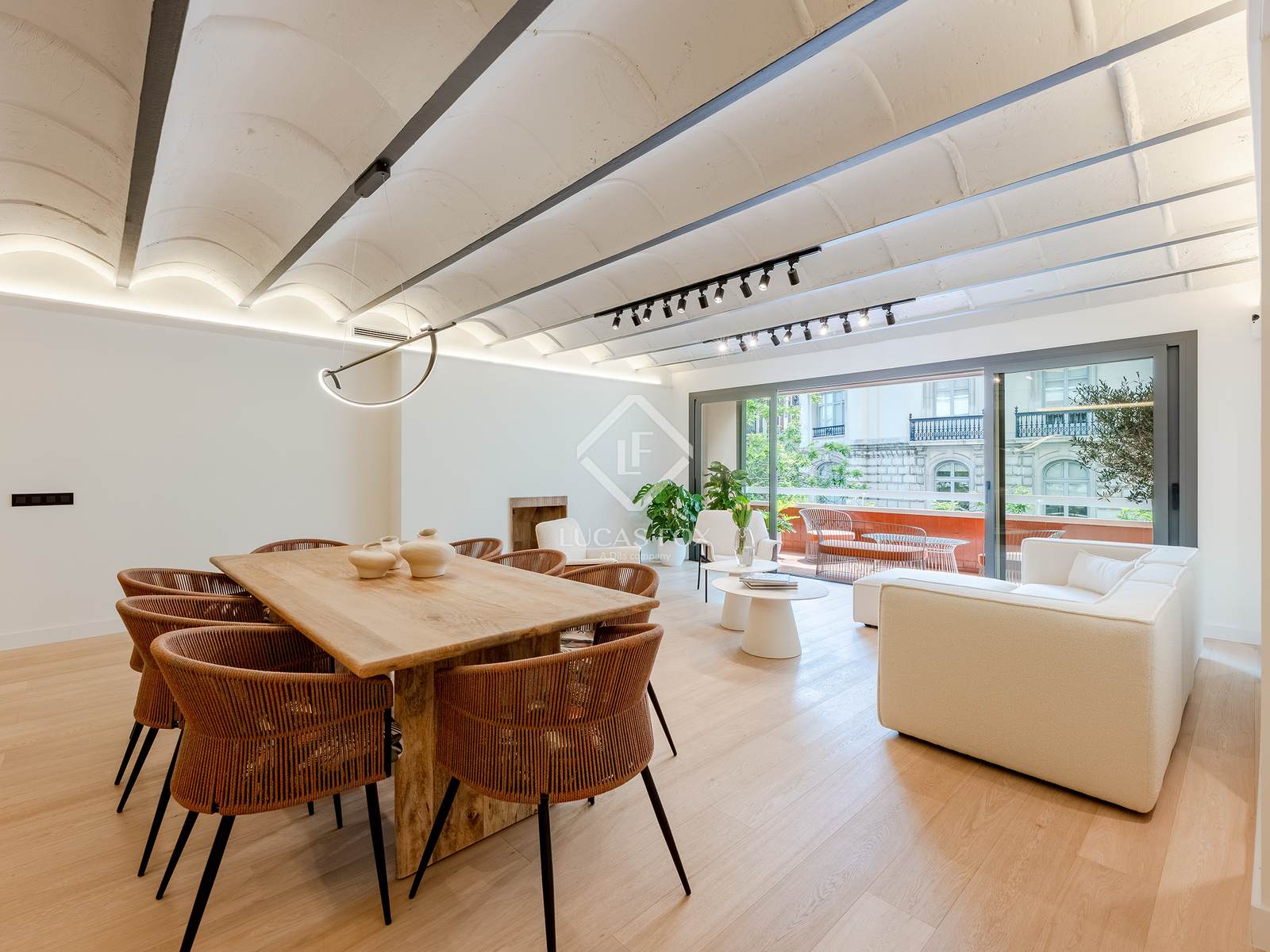 4 Bedrooms Apartment in Aribau