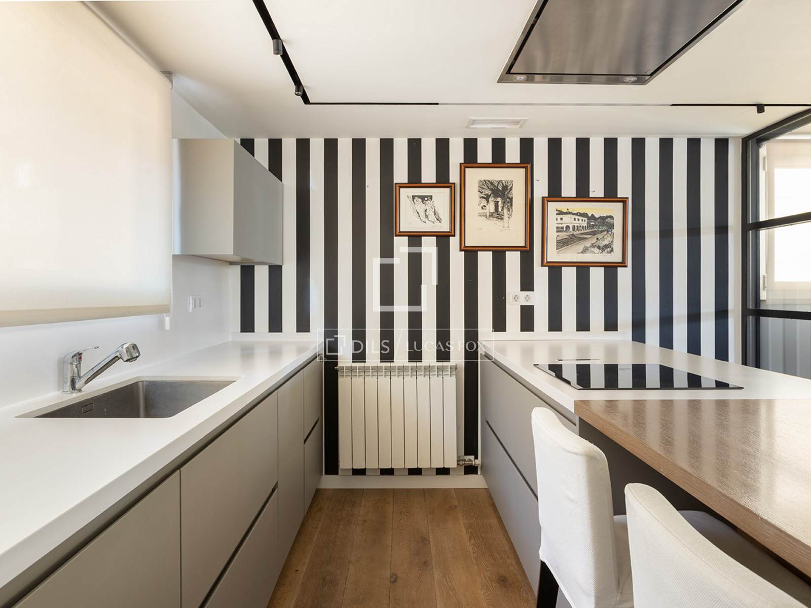 4 Bedrooms Apartment in Raset