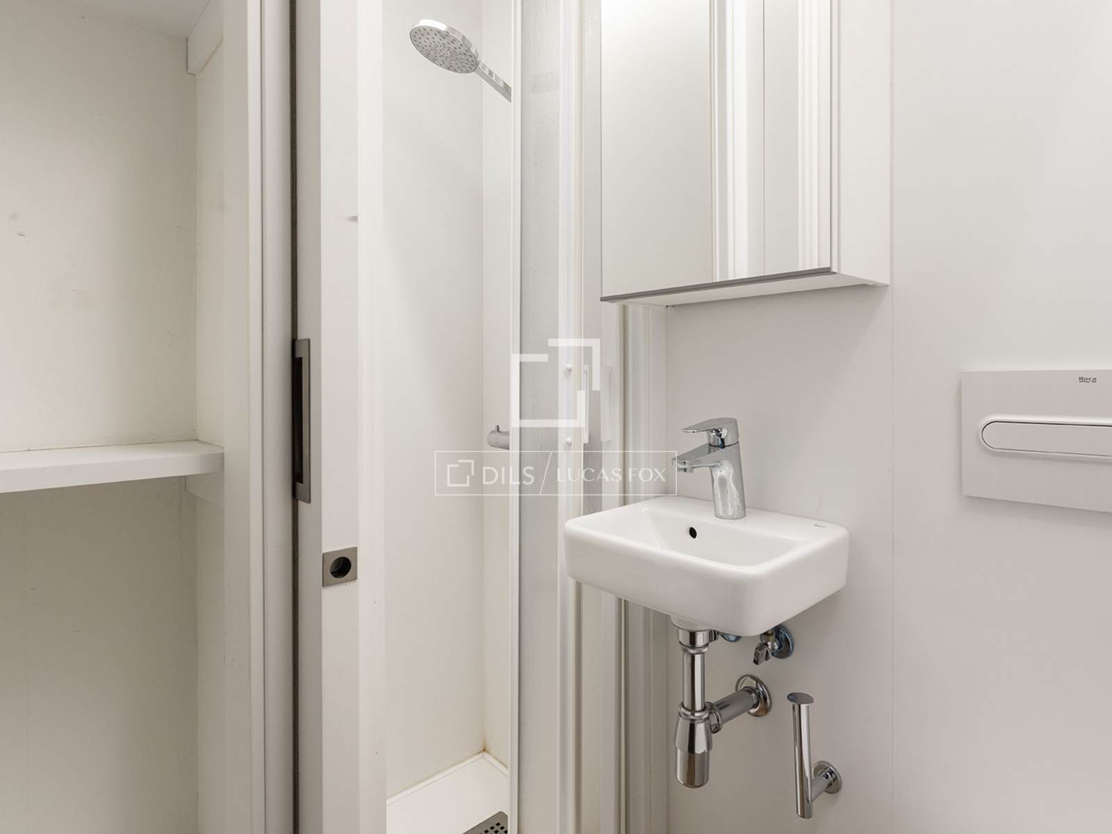 4 Bedrooms Apartment in Raset