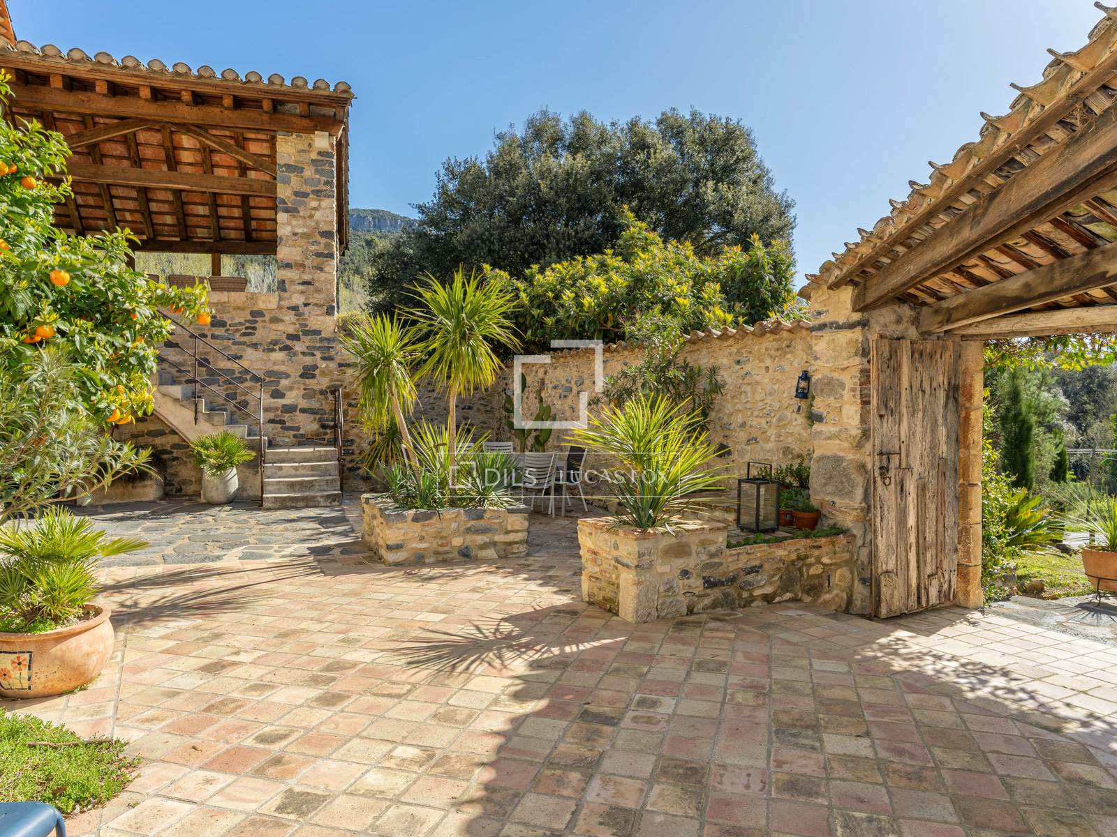 Country house for sale