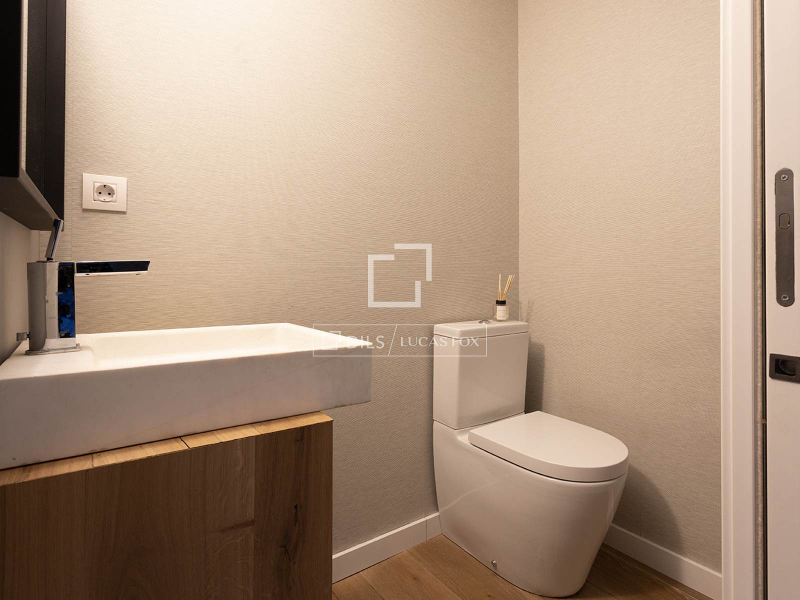 4 Bedrooms Apartment in Raset