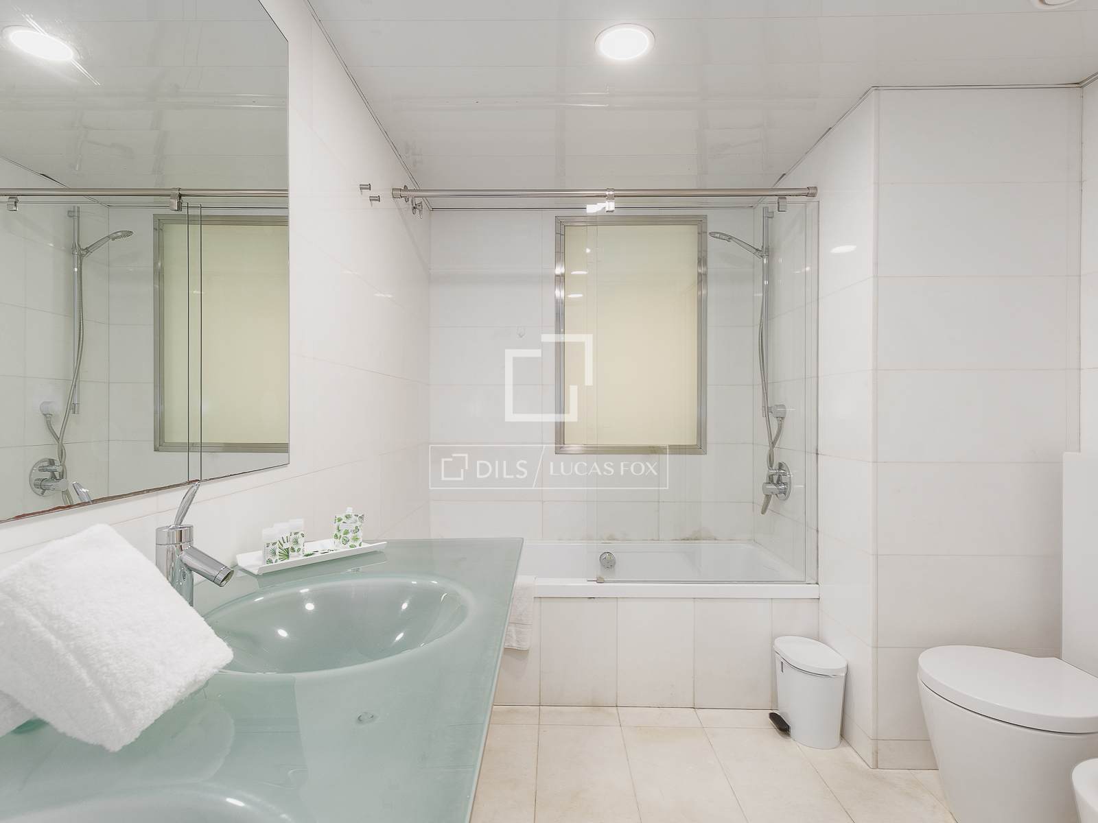 4 Bedrooms Apartment in Ronda Sant Pere