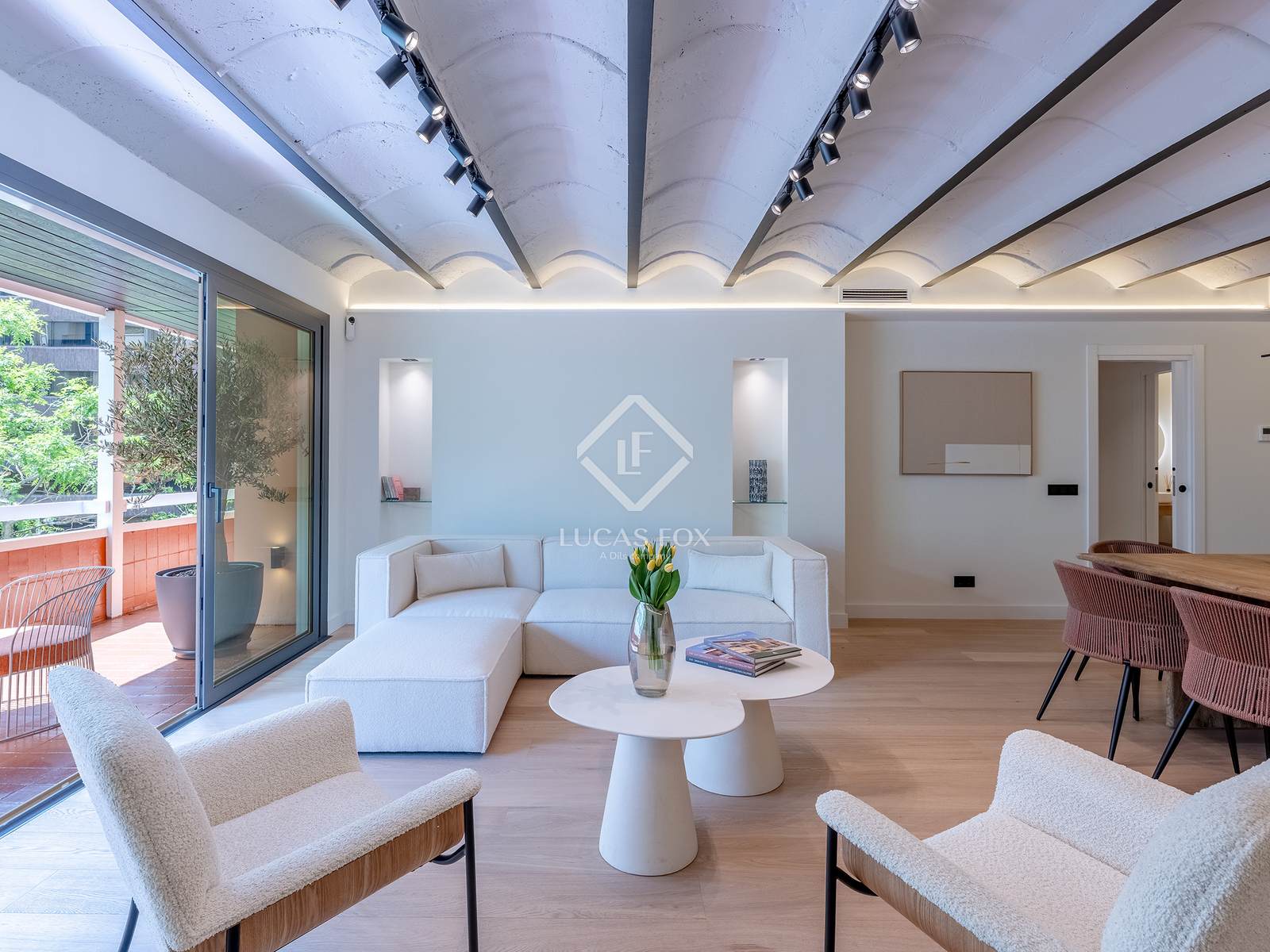 4 Bedrooms Apartment in Aribau