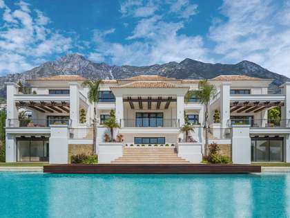1,817m&sup2; House / Villa for sale in Sierra Blanca / Nag&uuml;eles