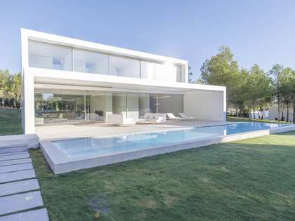 284m² house / villa with 117m² terrace for sale in Godella / Rocafort