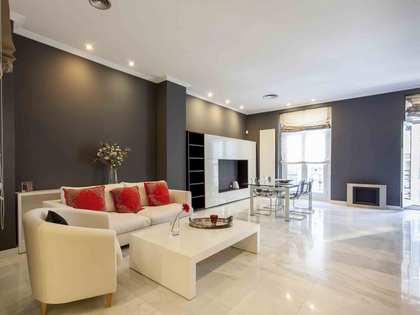 Appartamento di 225m² con 10m² terrazza in affitto a El Pla del Remei