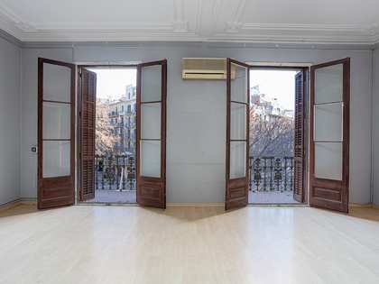 144m² apartment with 11m² terrace for sale in Eixample Right