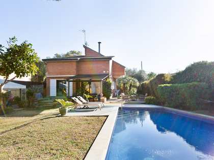 Huis / villa van 253m² te koop in Castelldefels, Barcelona