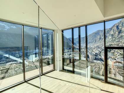 317m² penthouse with 135m² terrace for prime sale in Escaldes