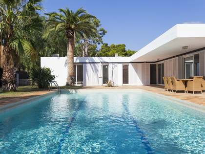 дом / вилла 320m² на продажу в Terramar, Барселона