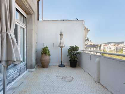 152m² apartment with 15m² terrace for sale in Eixample Right