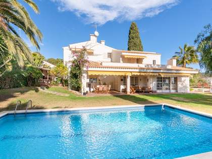 huis / villa van 300m² te koop in Vallpineda, Barcelona