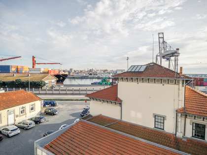 Pis de 110m² en venda a Porto, Portugal