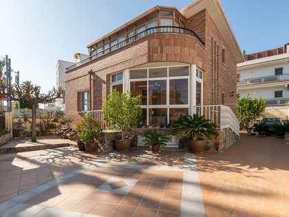 Casa / vil·la de 221m² en venda a La Pineda, Barcelona