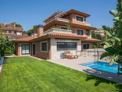 Maison / villa de 680m² a vendre à Montemar, Barcelona