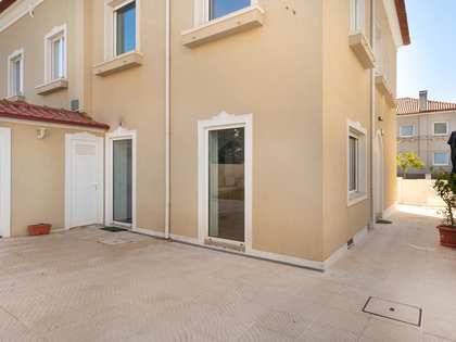 232m² house / villa with 88m² terrace for sale in Porto