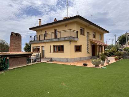 385m² house / villa with 700m² garden for sale in Mataro