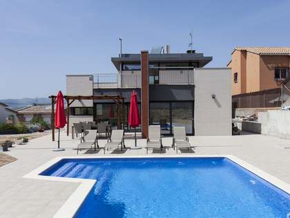 Дом / вилла 319m² на продажу в Els Cards, Барселона
