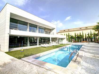 Casa / villa di 750m² con 100m² terrazza in affitto a golf