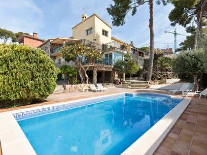 640m² house / villa for sale in Montemar, Barcelona
