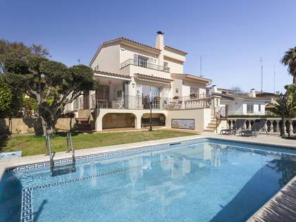 260m&sup2; House / Villa for sale in Vallpineda, Barcelona