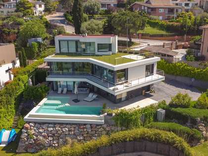 Huis / villa van 318m² te koop met 1,121m² Tuin in Girona Center