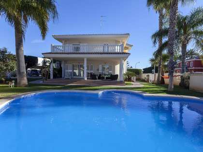 Huis / villa van 473m² te koop met 50m² terras in La Eliana