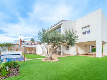 Дом / вилла 234m² на продажу в St Pere Ribes, Барселона