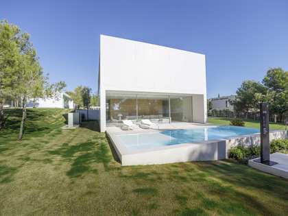 228m² house / villa with 66m² terrace for sale in Godella / Rocafort