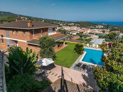 Maison / Villa de 409m² a vendre à Sant Andreu de Llavaneres avec 650m² de jardin