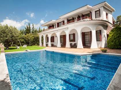 Vil·la de 5 dormitoris amb piscina a la venda a Can Teixidó, Alella