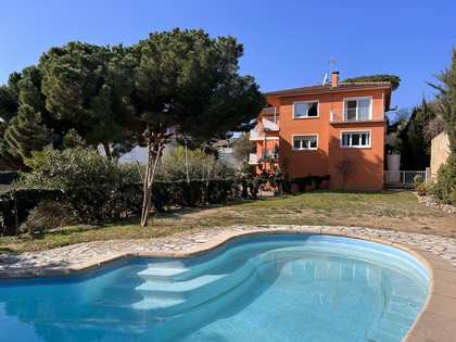 595m² house / villa with 1,485m² garden for sale in Canet de Mar