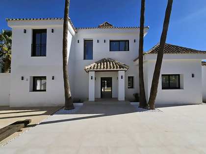 314m² house / villa with 990m² garden for sale in Nueva Andalucía