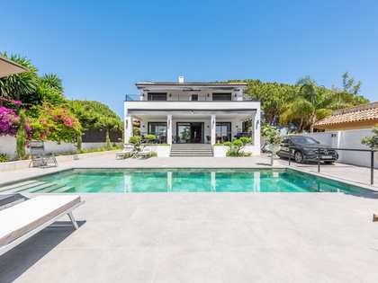 320m² haus / villa mit 120m² terrasse zum Verkauf in East Marbella
