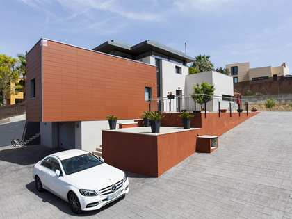 Casa / villa di 319m² in vendita a Els Cards, Barcellona