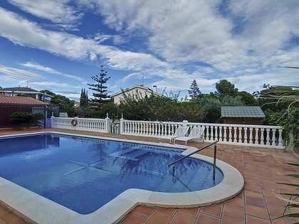 Casa / villa di 269m² con giardino di 1,350m² in vendita a Cunit