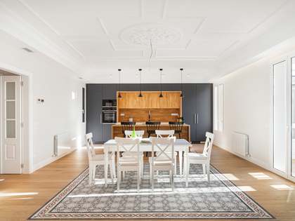 145m&sup2; Apartment with 6m&sup2; terrace for sale in Eixample Right